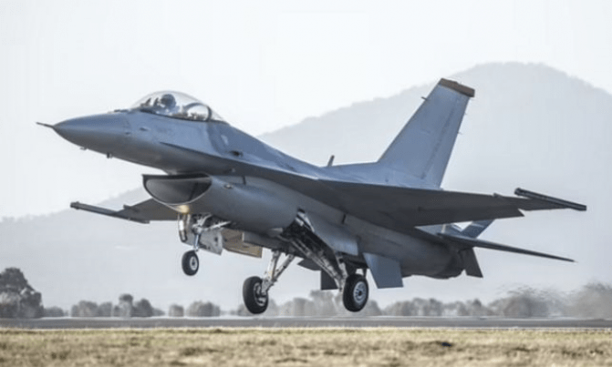 Máy bay chiến đấu F-16 của Mỹ gặp nạn ở biển Hoàng Hải